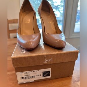 Christian Louboutin Nude Pump - Decollete